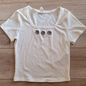 White Ribbed Floral Embroidered stretchy Women's Top small With daisies small